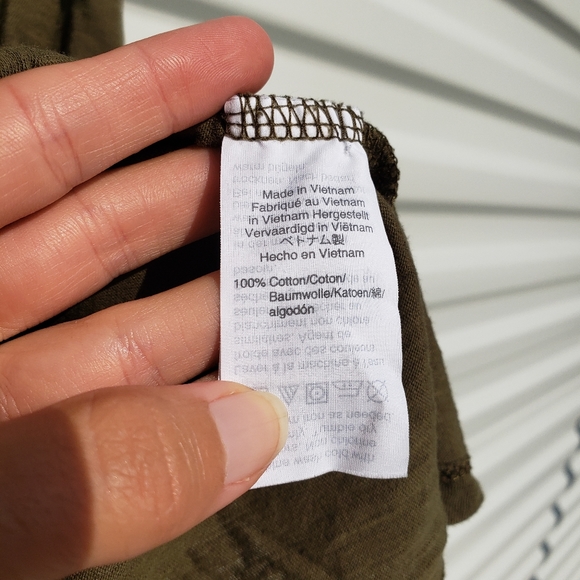 Madewell v-neck army green pocket tank top - Picture 4 of 5